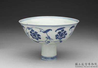 图片[2]-Stem bowl with Indian lotus scrolls in underglaze blue, Ming dynasty (1368-1644)-China Archive